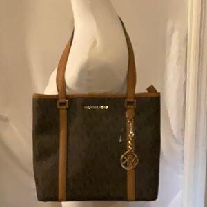 New Michael Kors bag never use with tags.